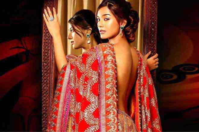 Backless choli is to be worn in wedding follow this skincare tips