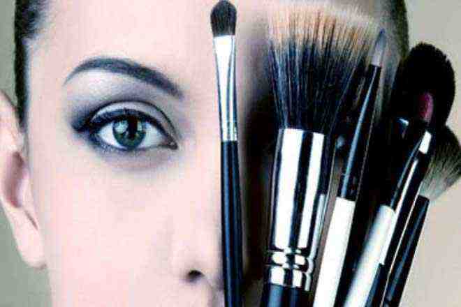 Your makeup kit is incomplete without these 5 makeup brushes