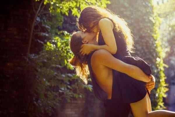 Women hug and kiss more to show they are in love