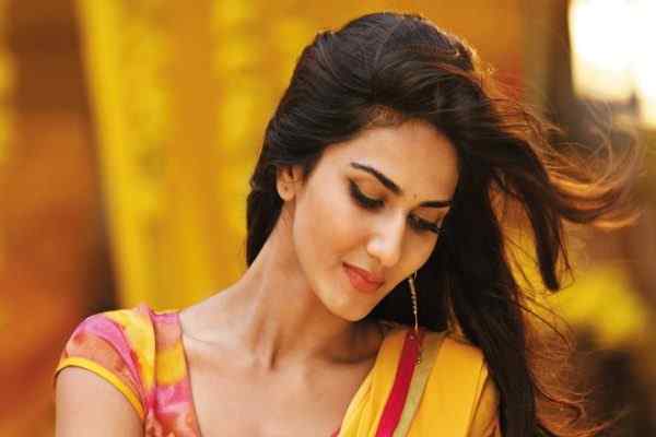 Biography of Vaani Kapoor