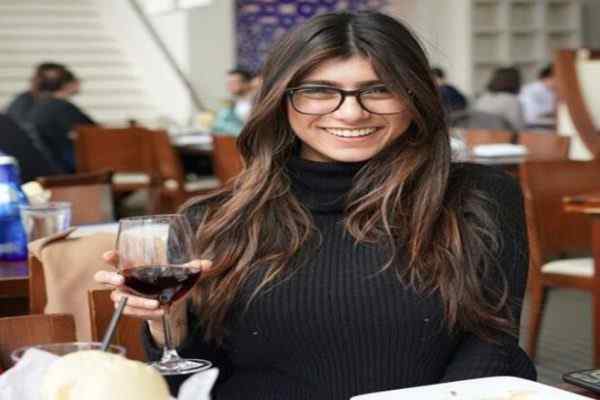 Biography of mia khalifa